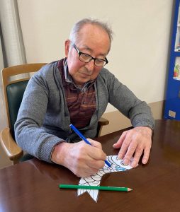 塗り絵をされる利用者さま　サービス付き高齢者向け住宅善幸苑東住吉